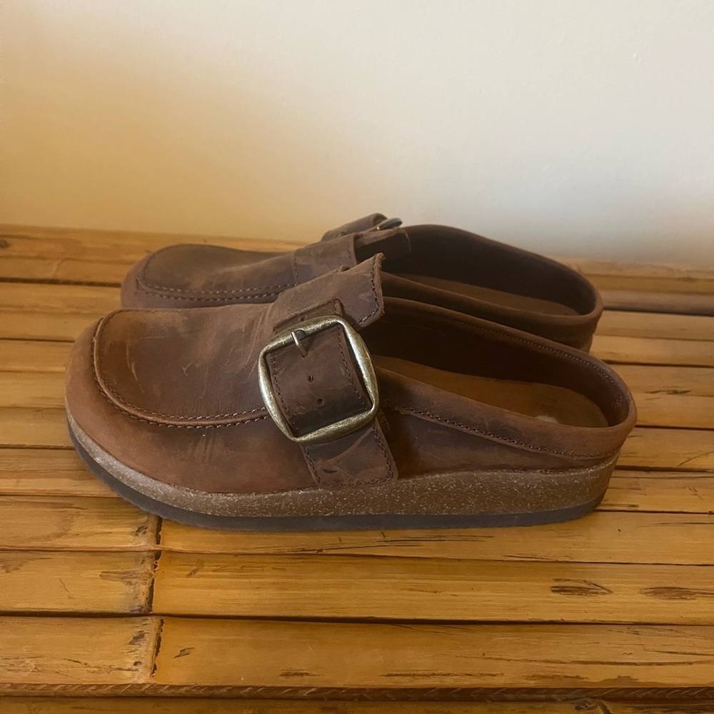 Cute brown mules with gold buckle - size 8